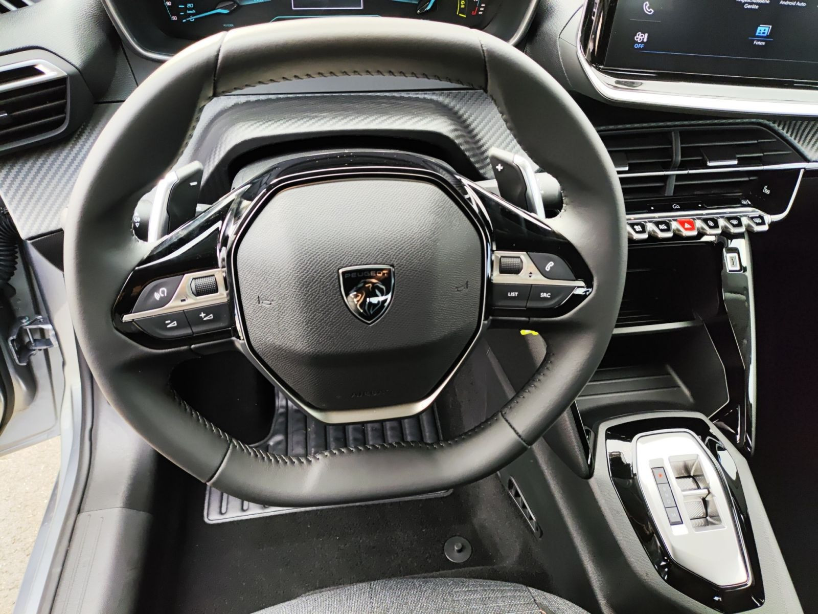 Peugeot - 208_18