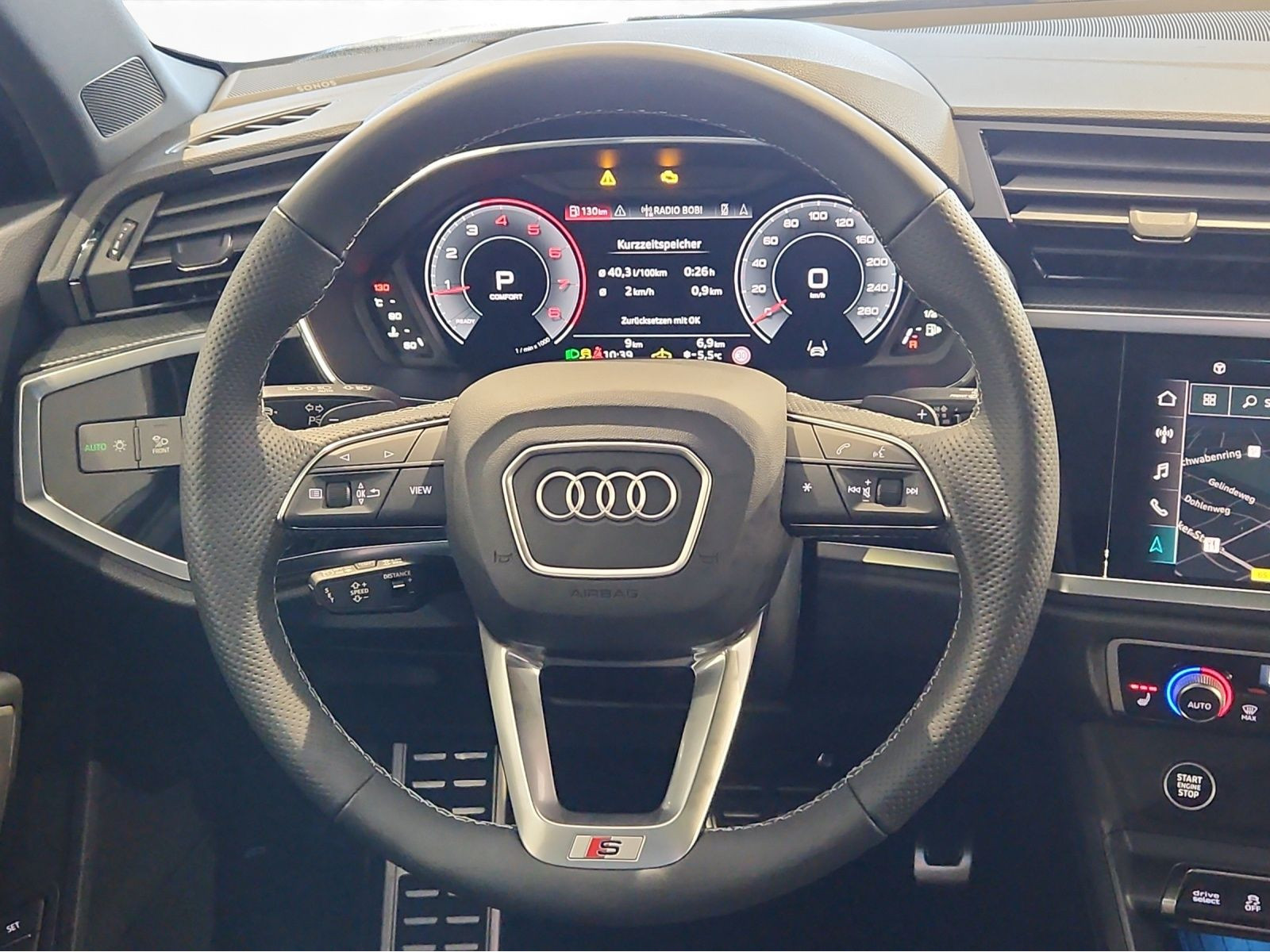Audi - Q3_13