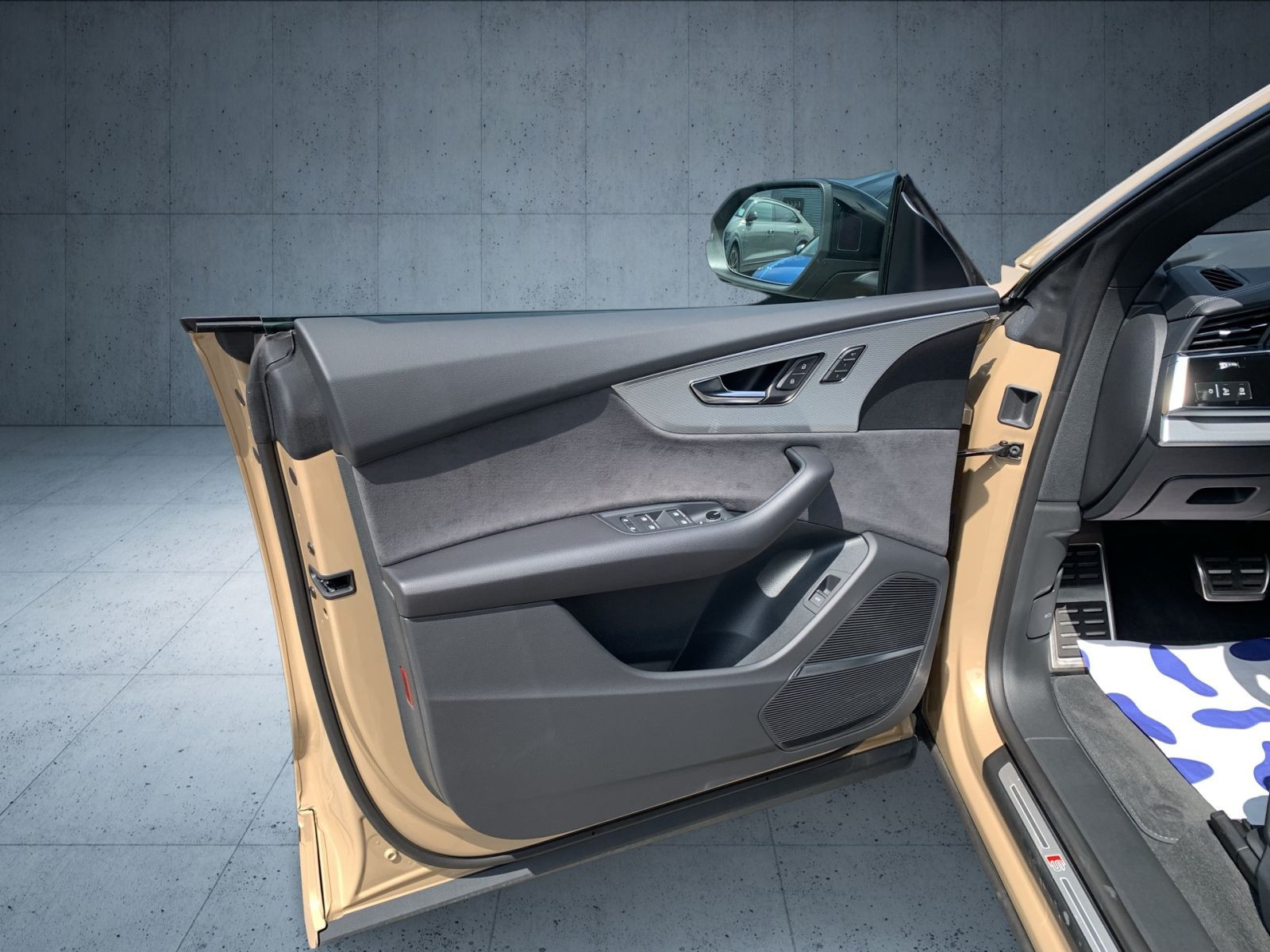 Audi - Q8_30