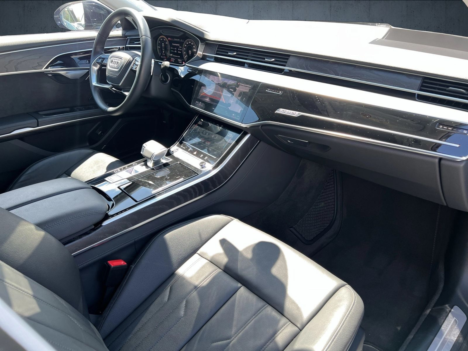 Audi - A8_17
