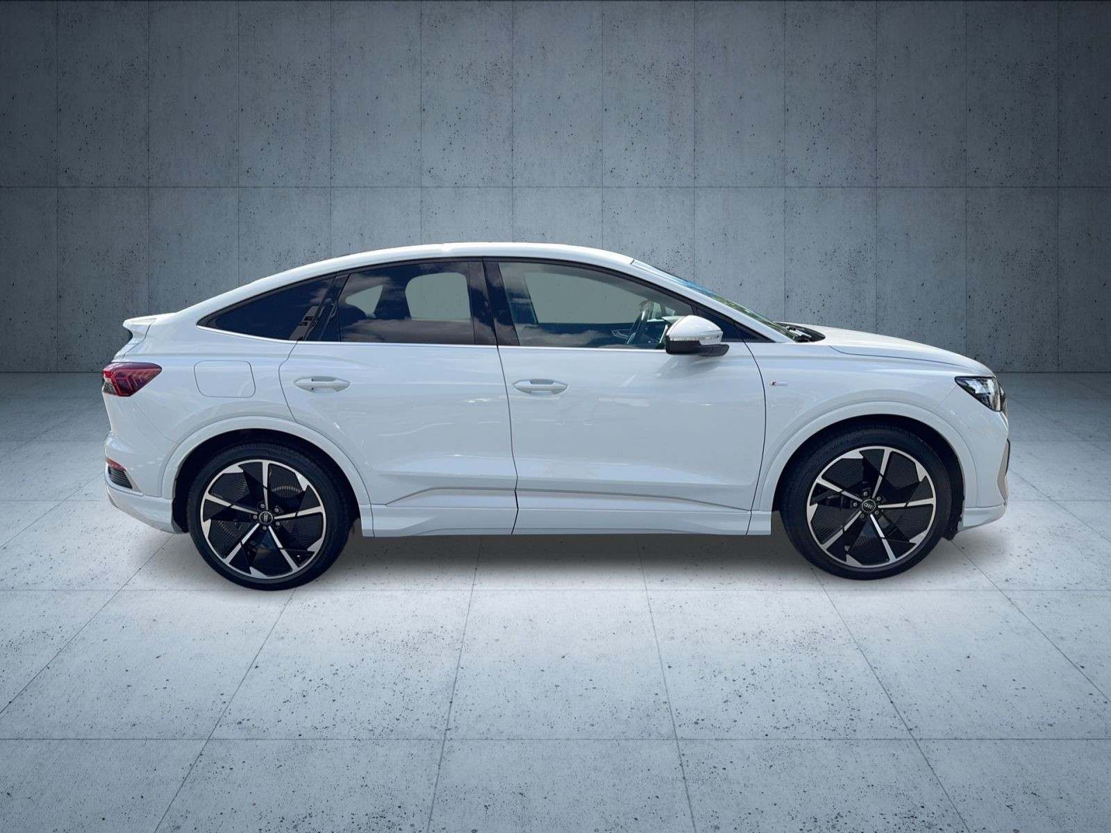 Audi - Q4 Sportback e-tron_8