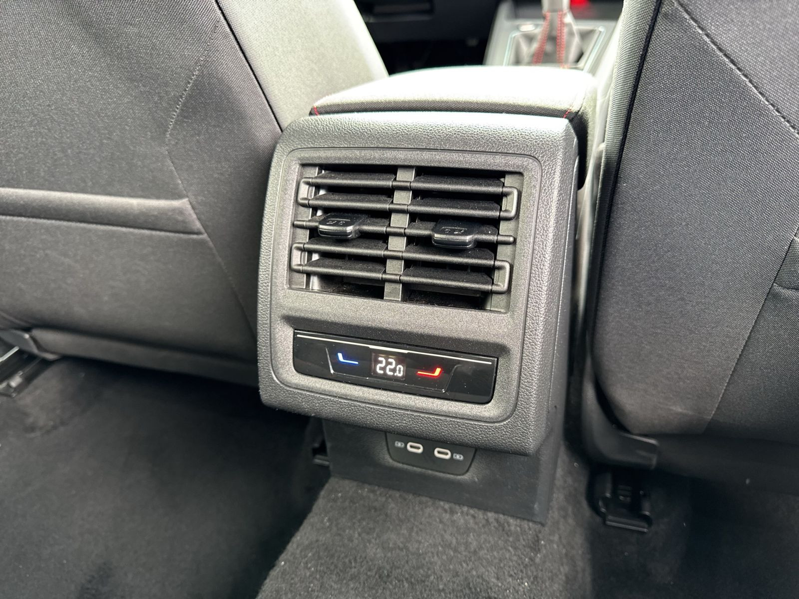 Volkswagen - Golf GTI_21