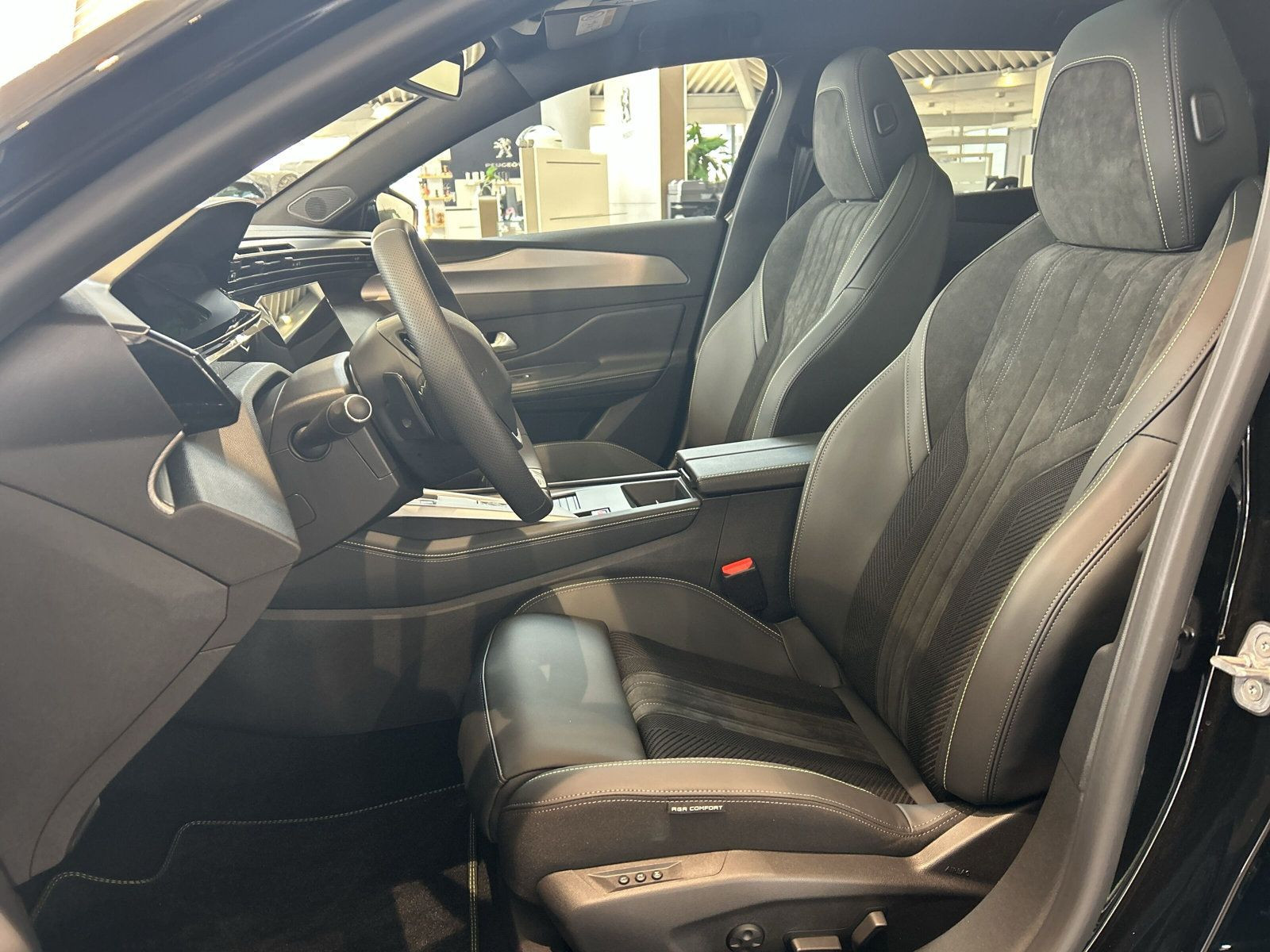Peugeot - 408_7
