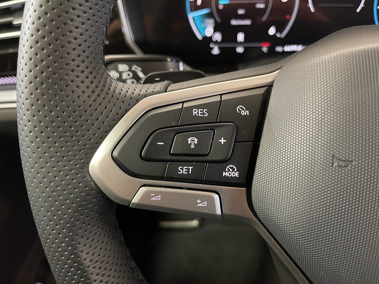 Volkswagen - Touareg_26