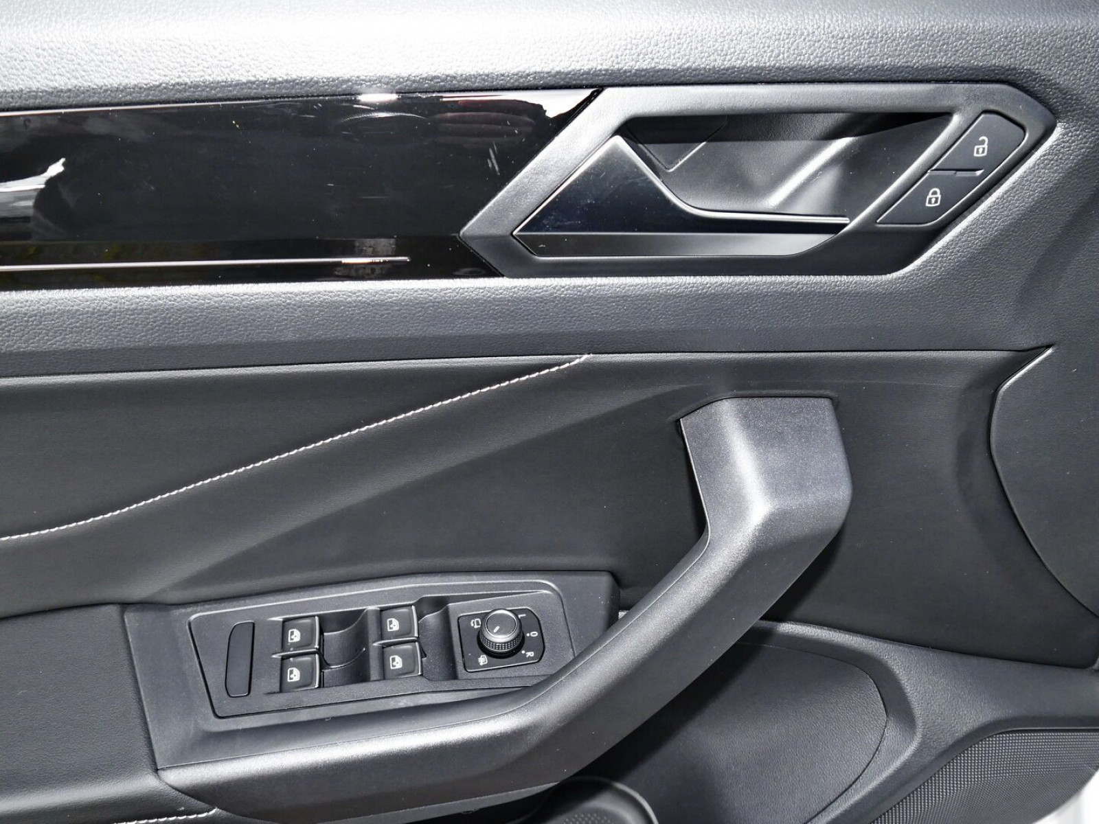Volkswagen - T-Roc Cabriolet_11