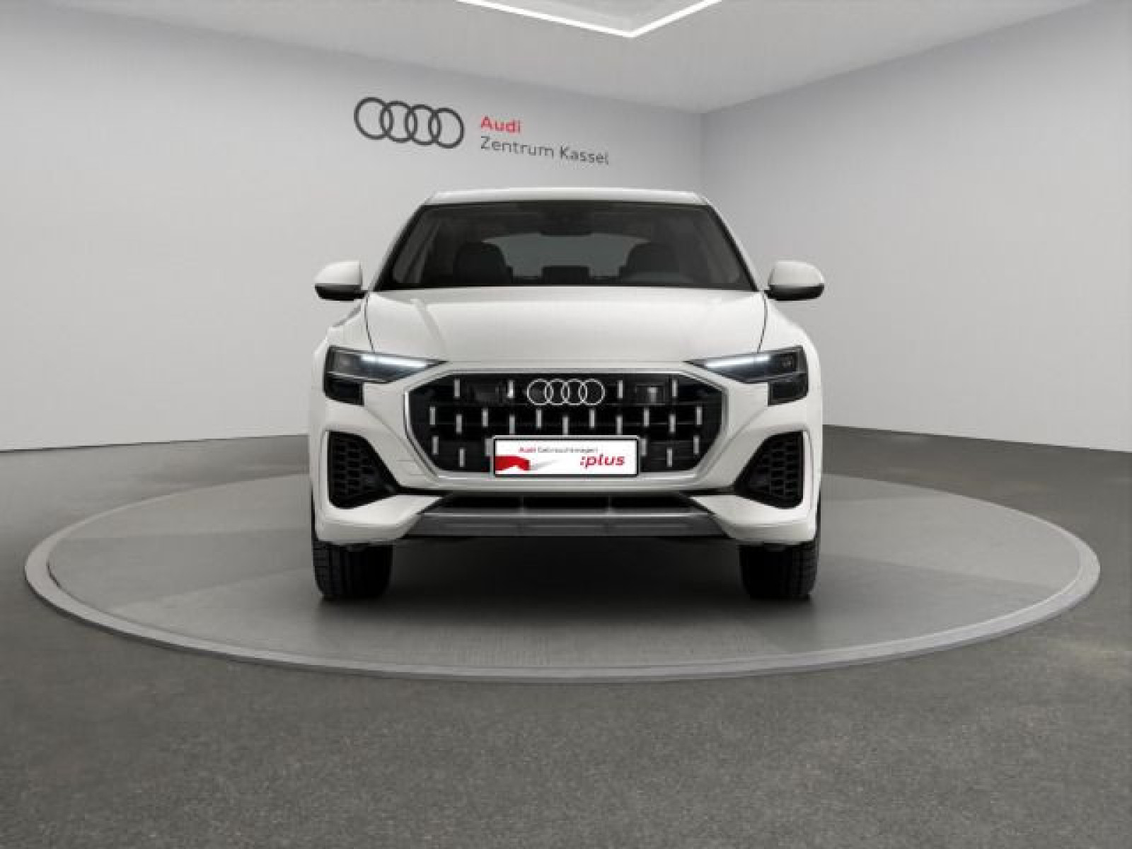 Audi - Q8_6