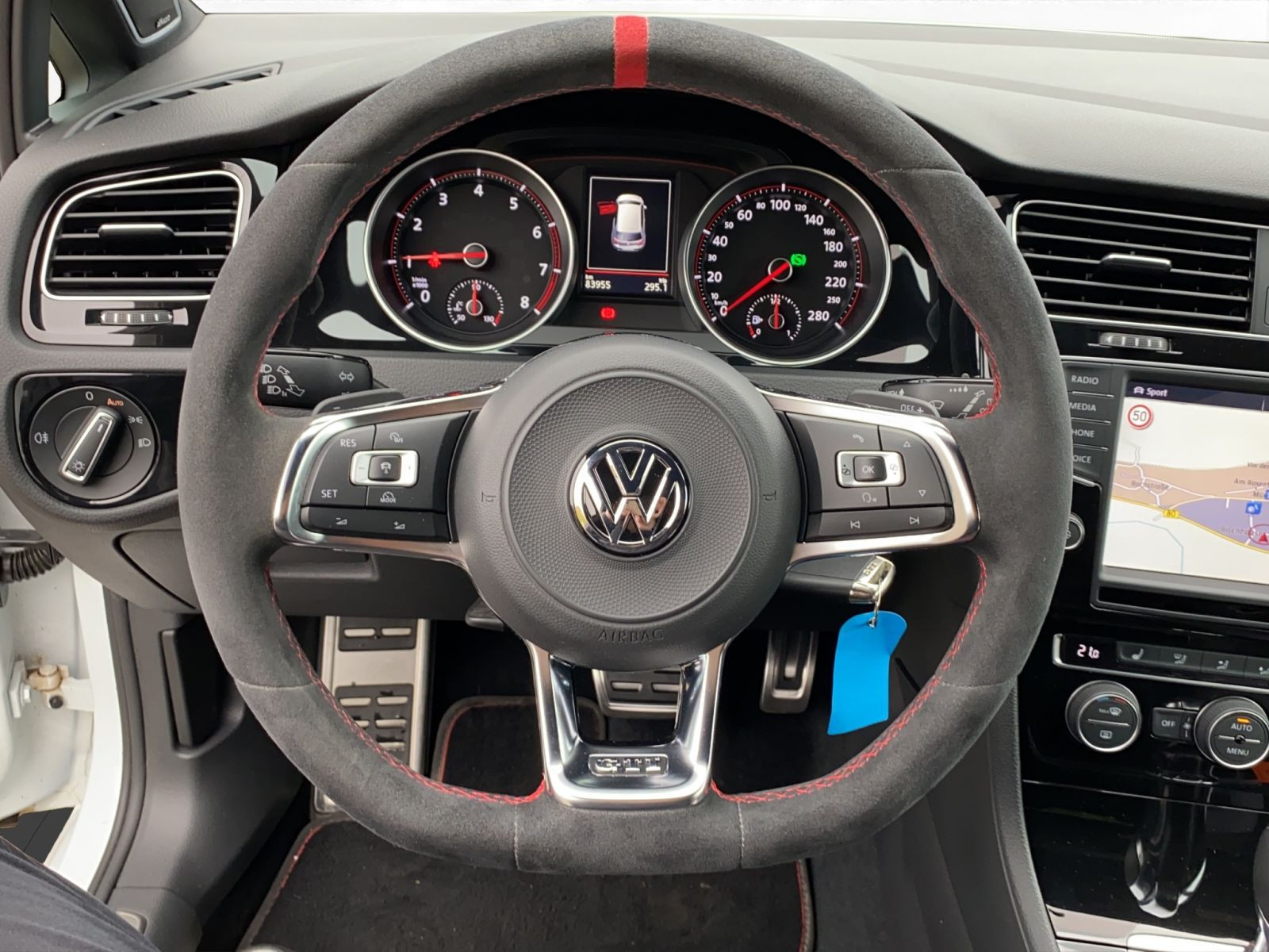 Volkswagen - Golf GTI_12