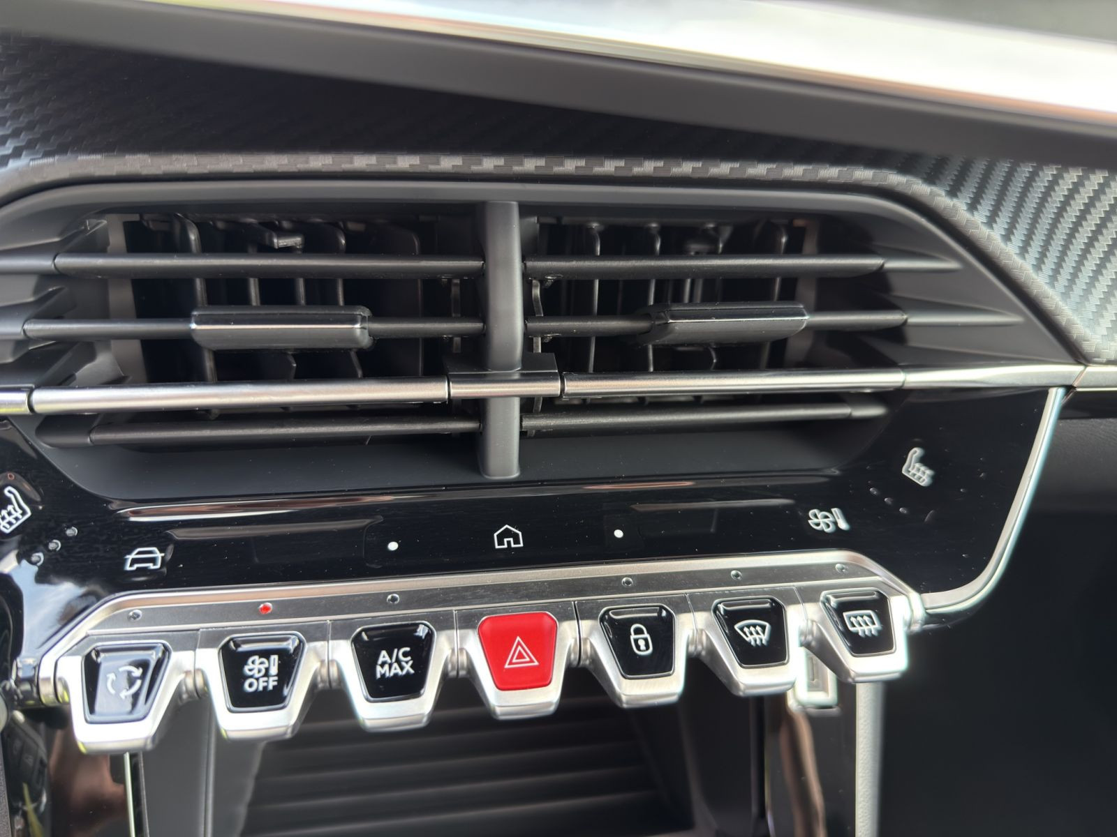 Peugeot - 208_17