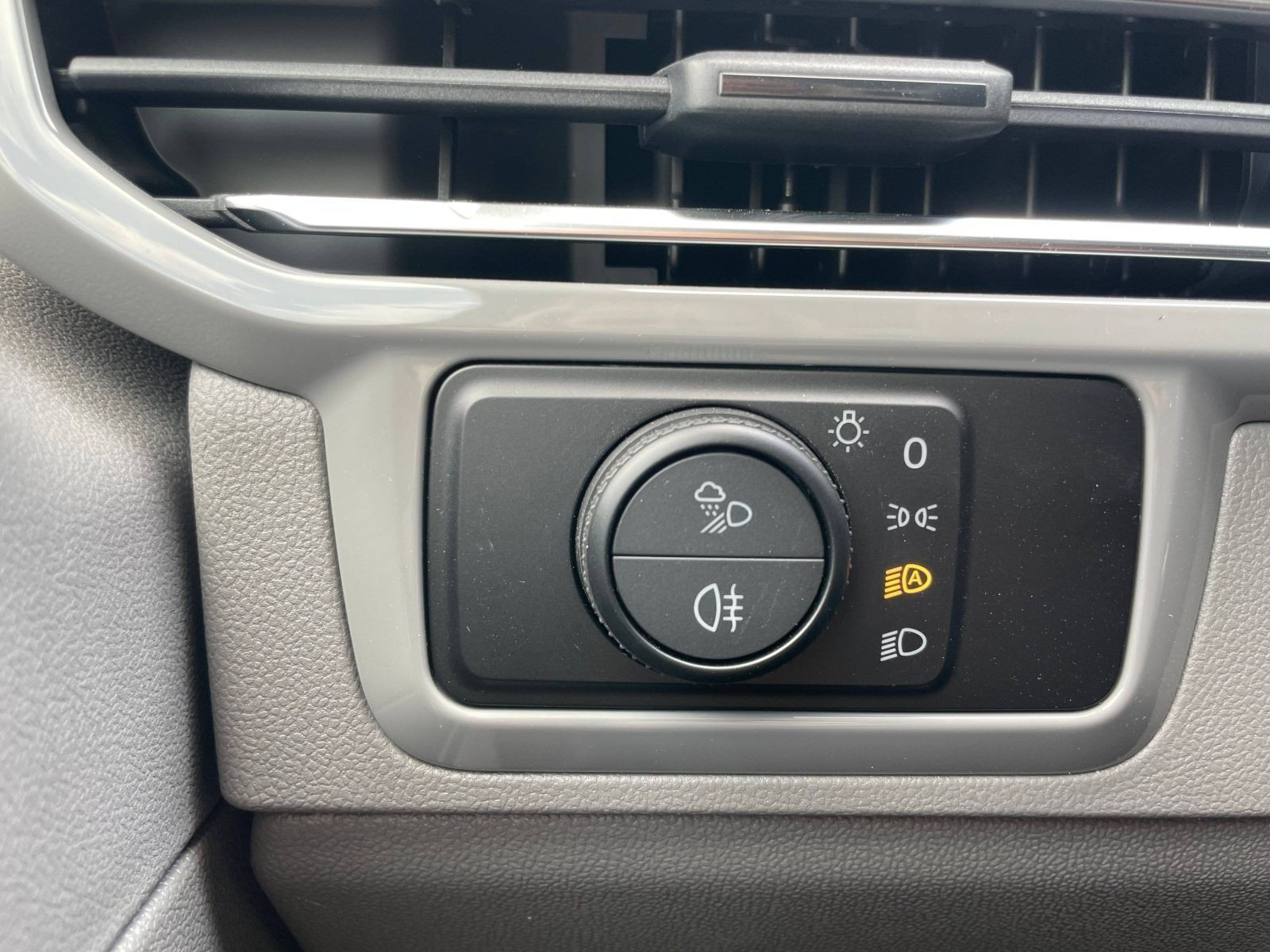 Volkswagen - Caravelle_11