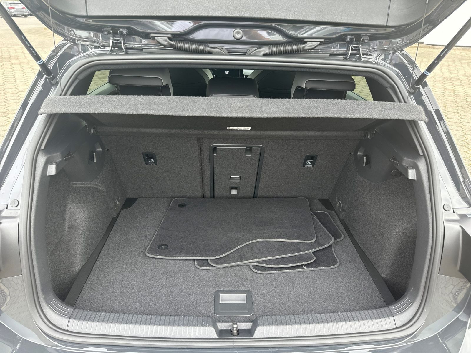 Volkswagen - Golf_15