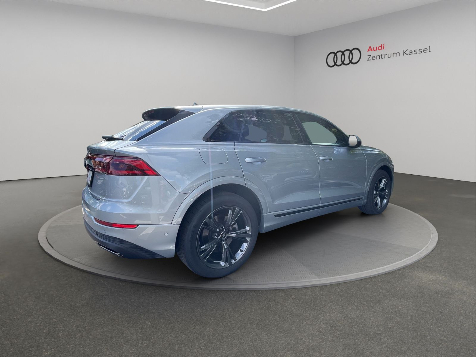 Audi - Q8_7