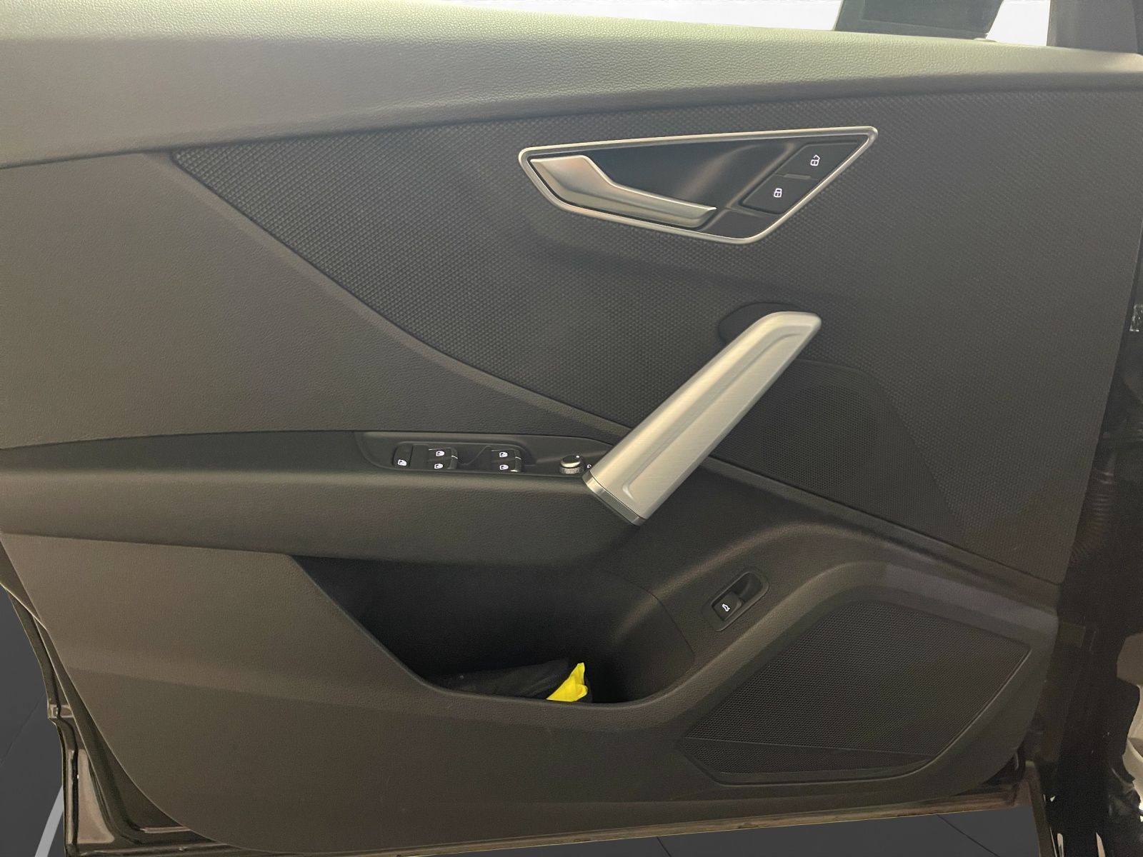 Audi - Q2_12
