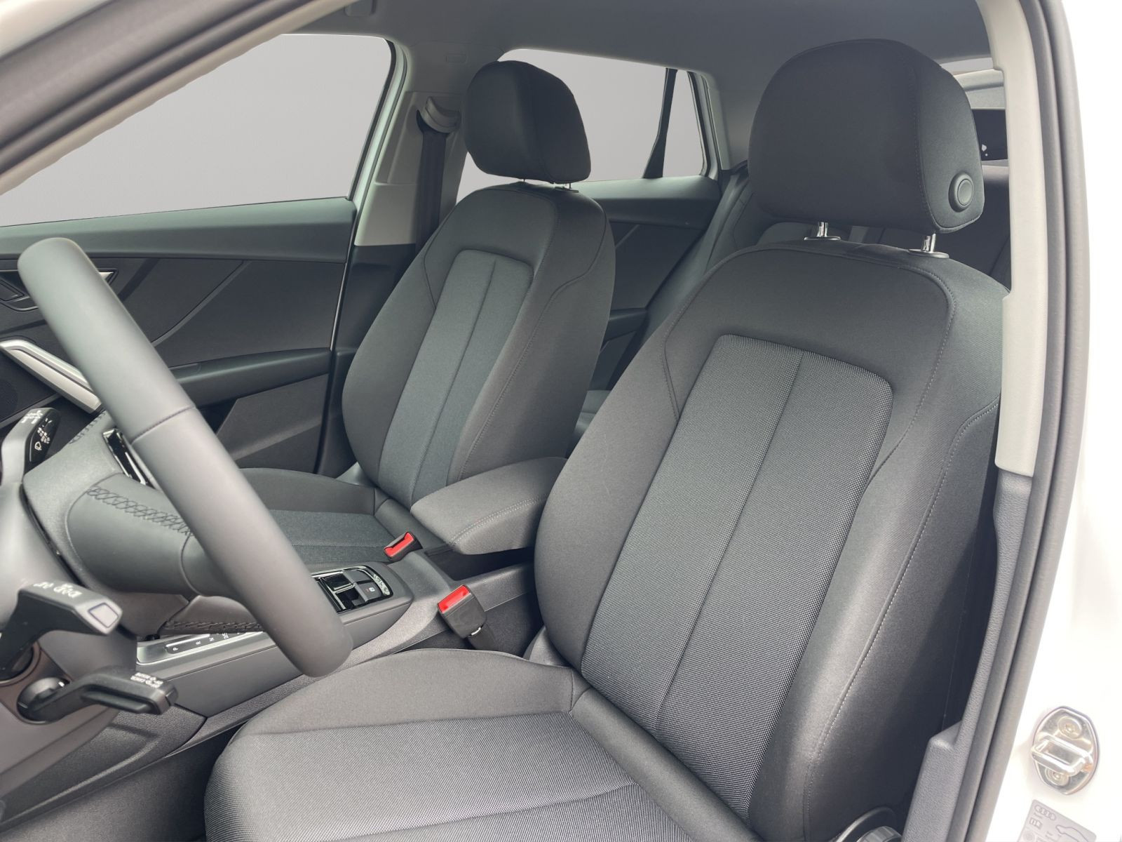 Audi - Q2_20