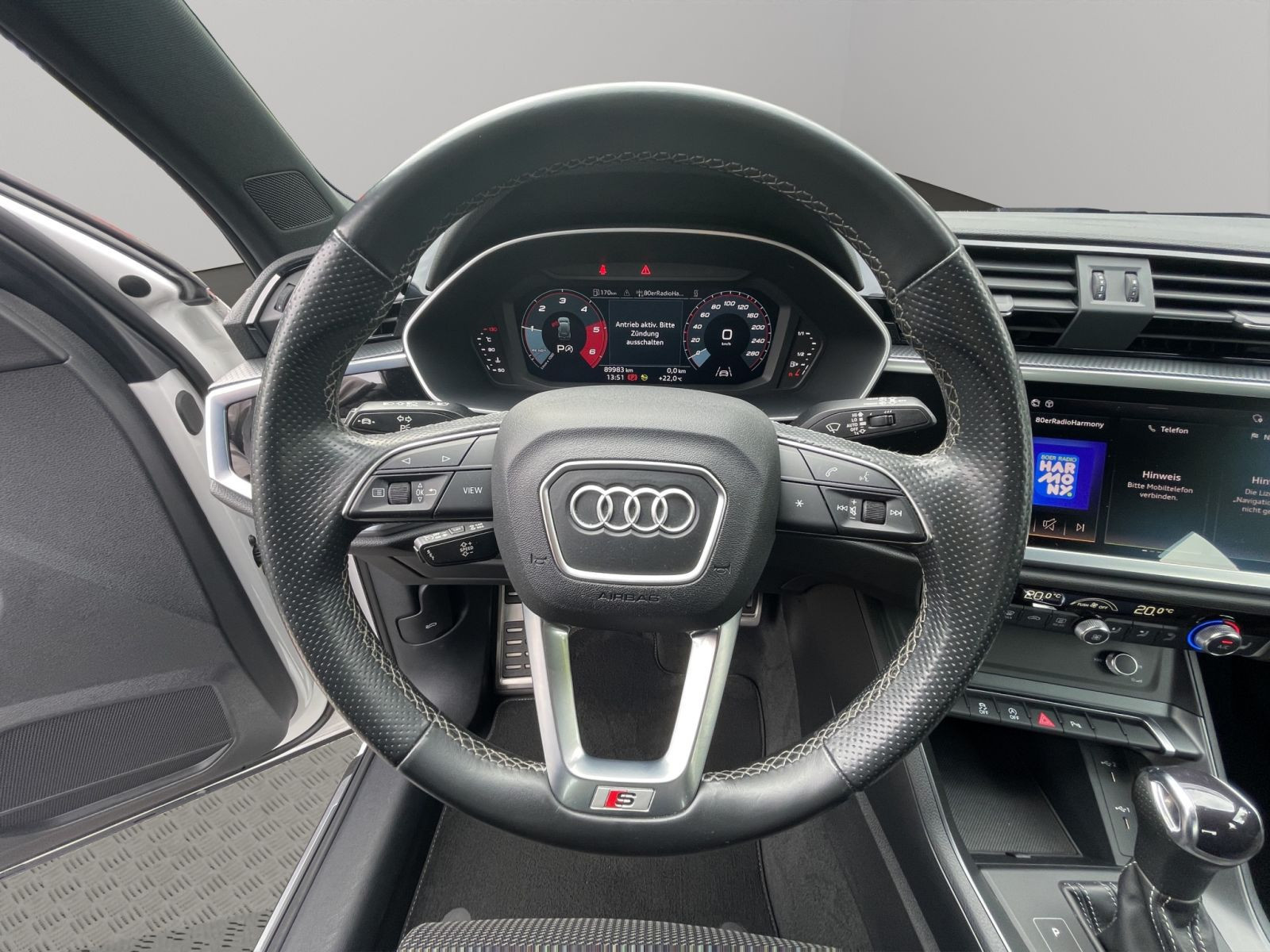 Audi - Q3_12