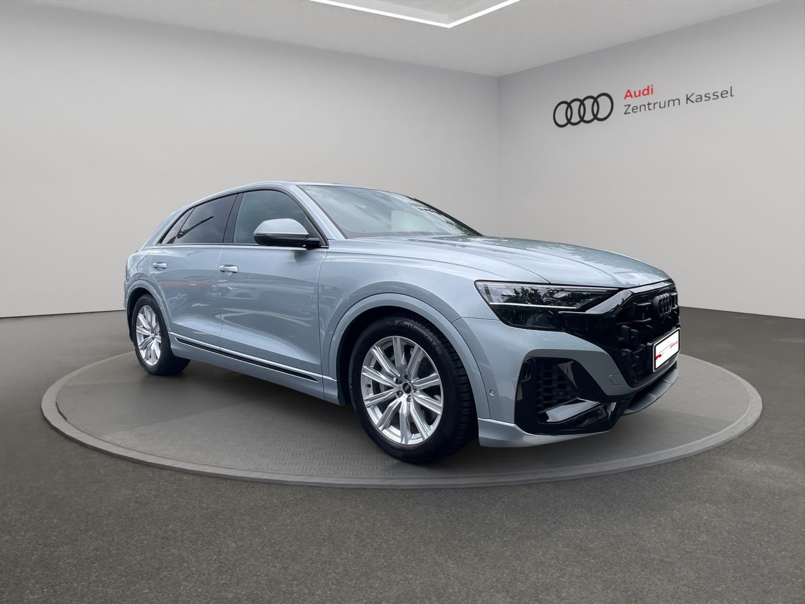 Audi - Q8_9