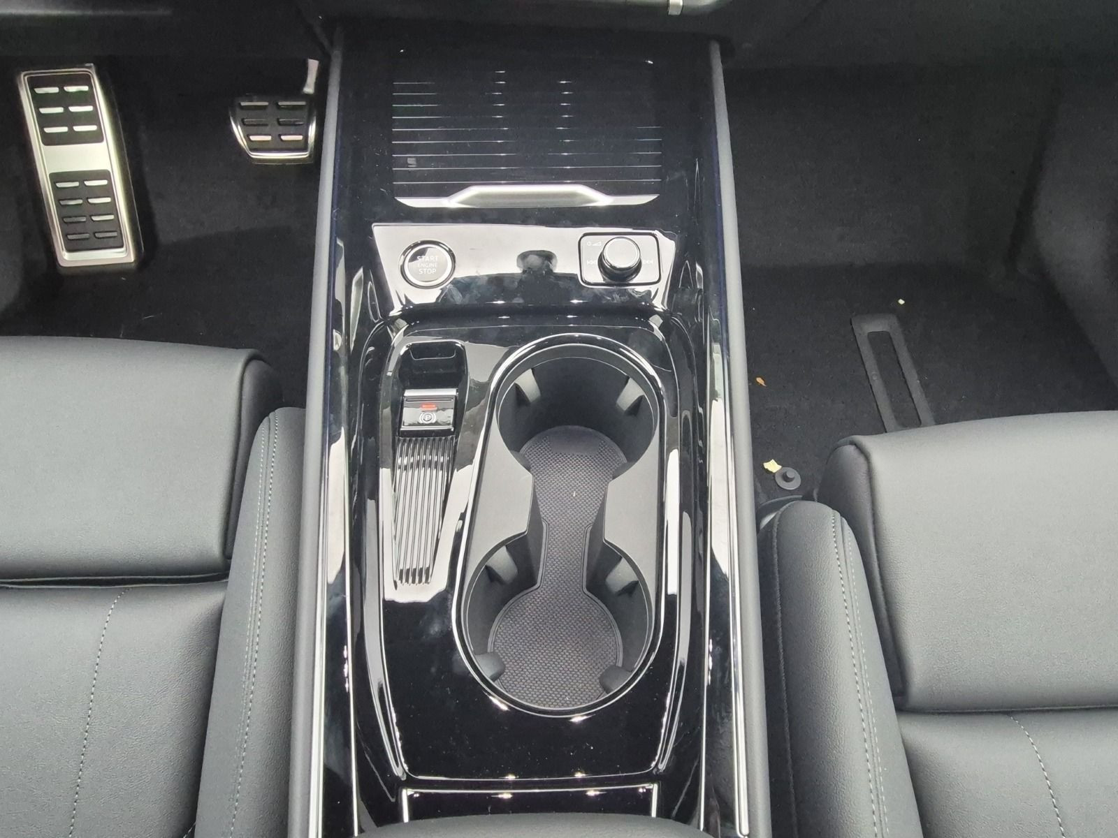 Audi - Q3_17 Audi - Q3_17