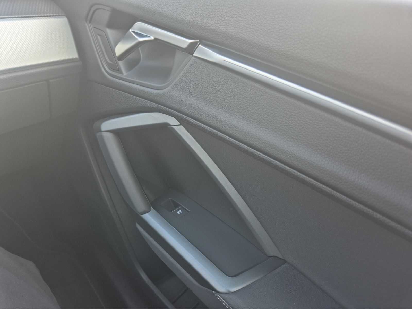 Audi - Q3_19