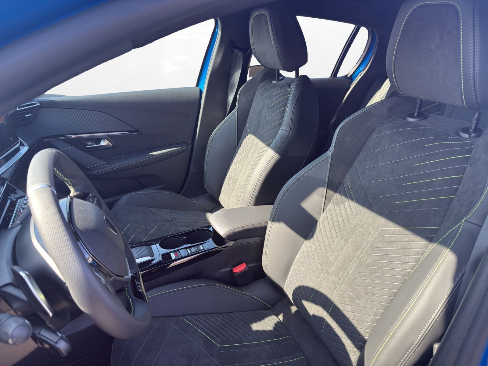 Peugeot - 208_11
