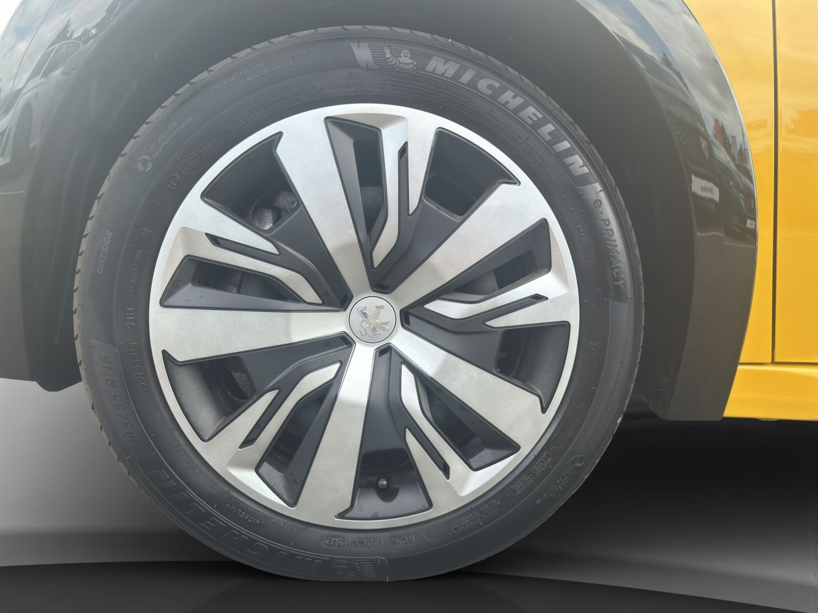 Peugeot - 208_11
