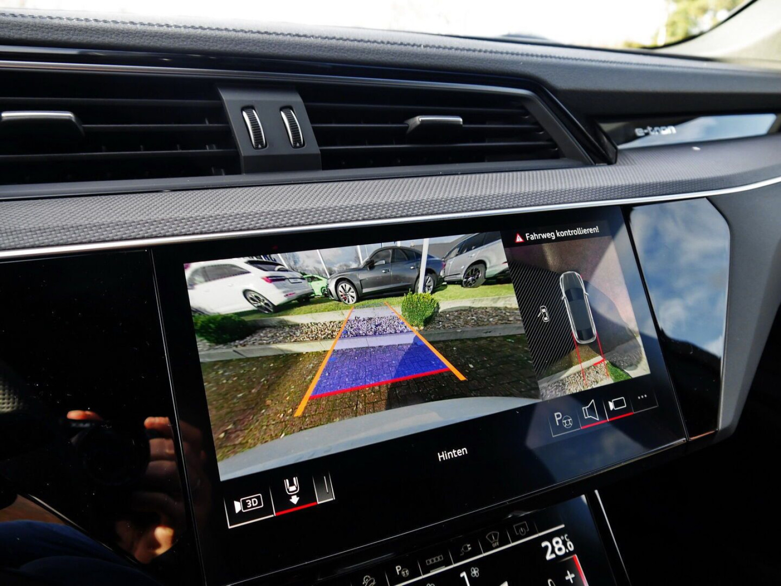 Audi - Q8 Sportback e-tron_13