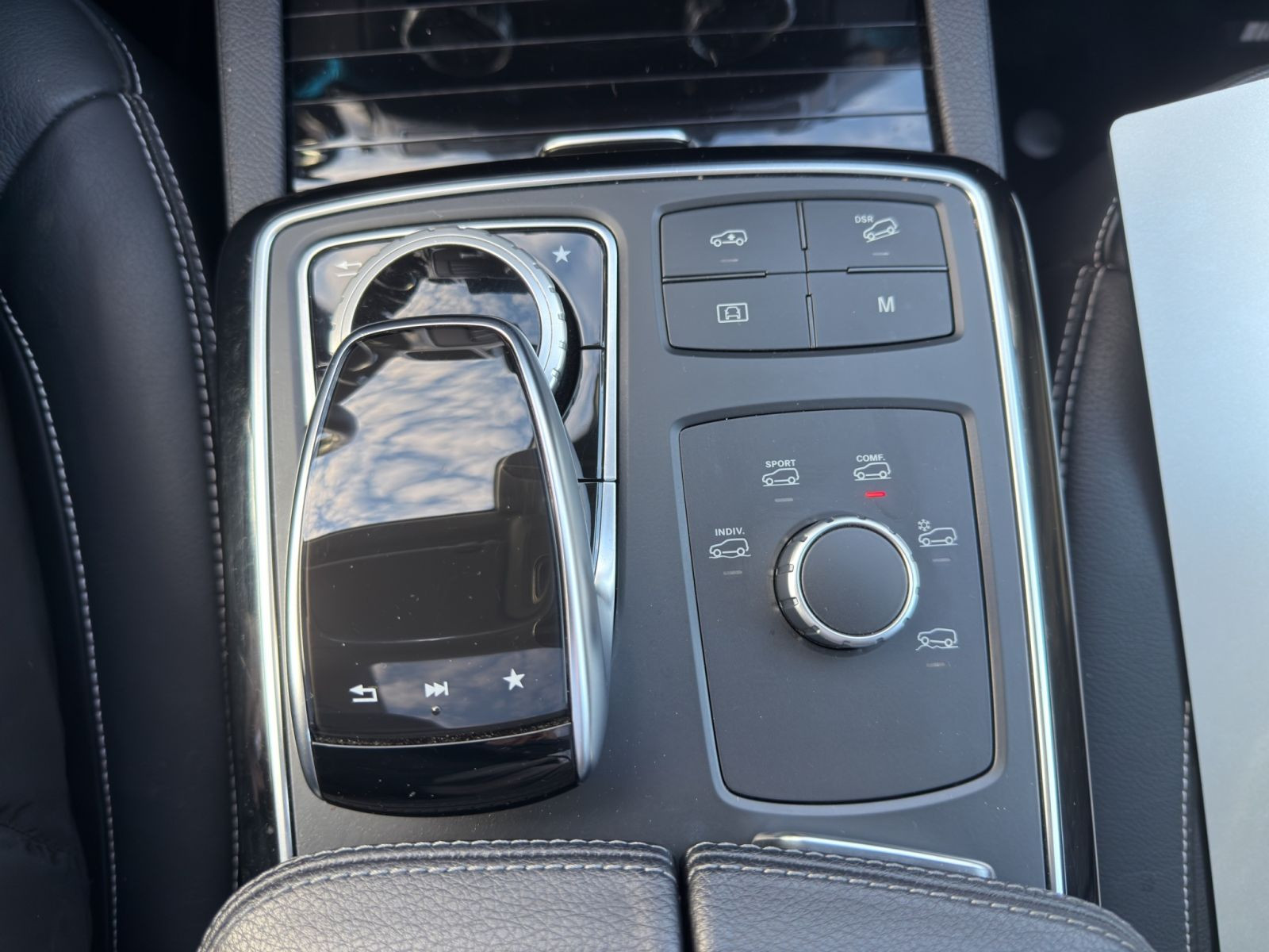 Mercedes-Benz - GLS 400_16