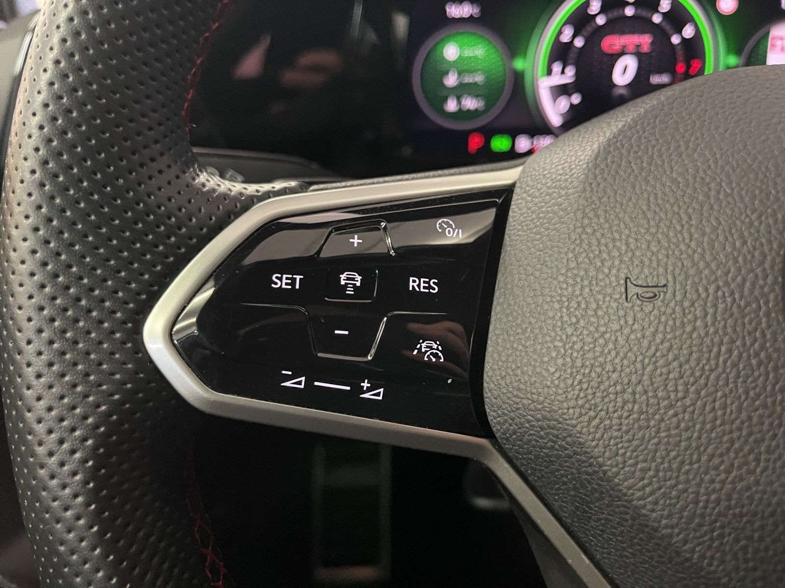 Volkswagen - Golf GTI_26