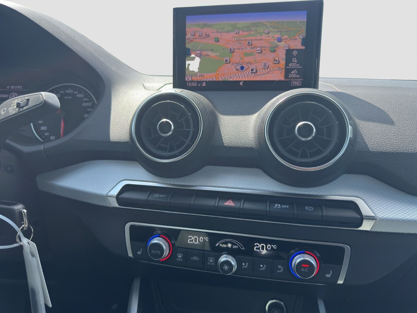 Audi - Q2_15