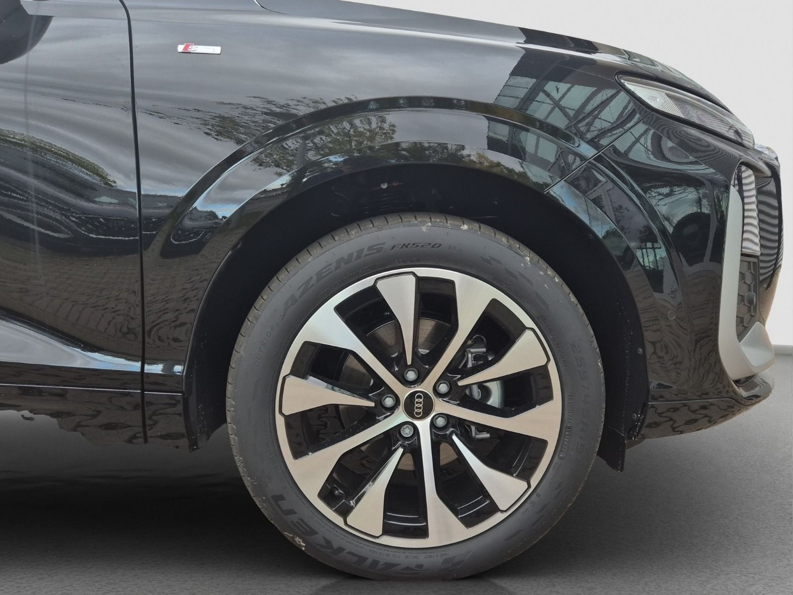 Audi - Q3_25