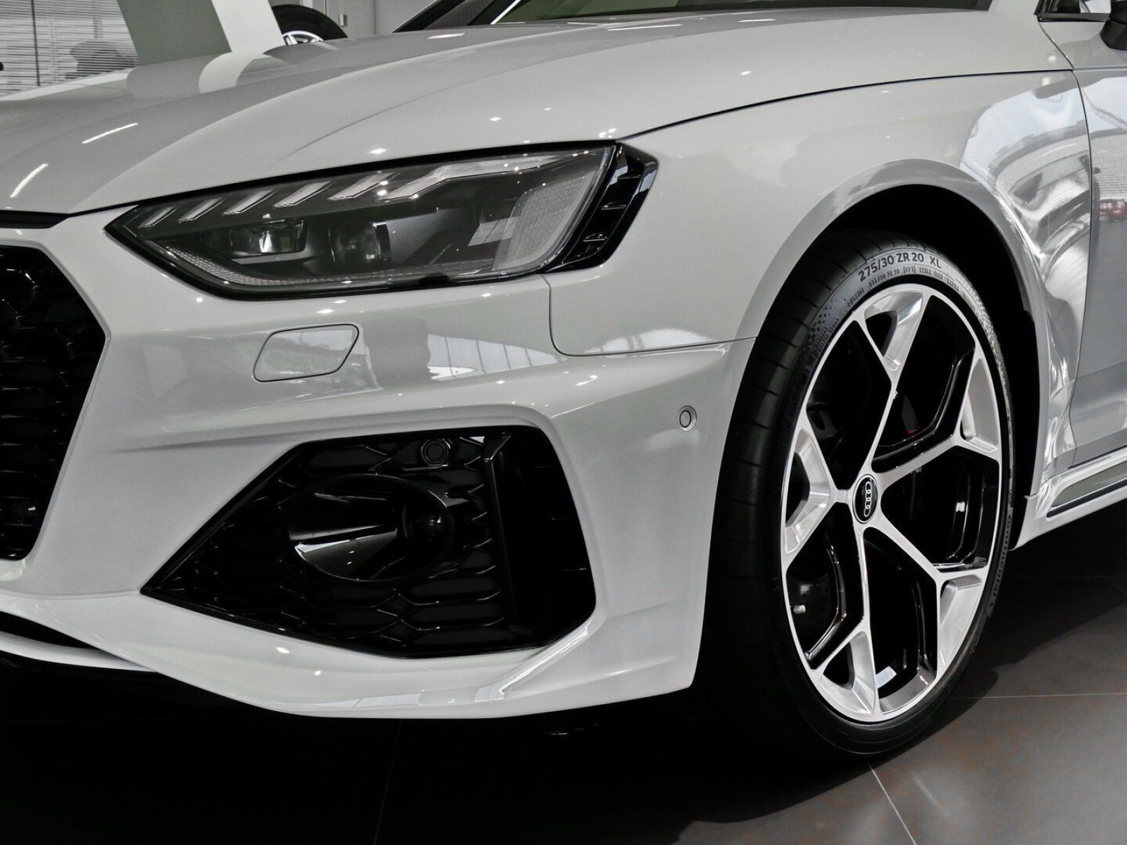 Audi - RS 4 Avant_17