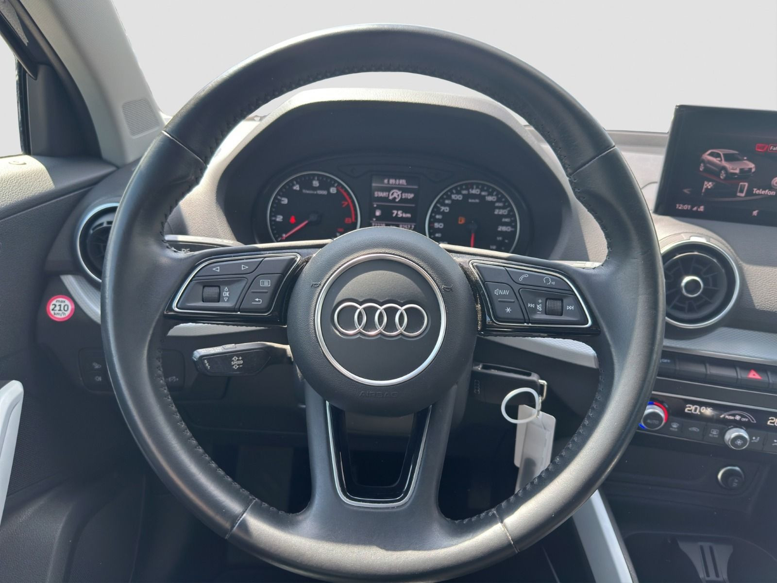 Audi - Q2_9