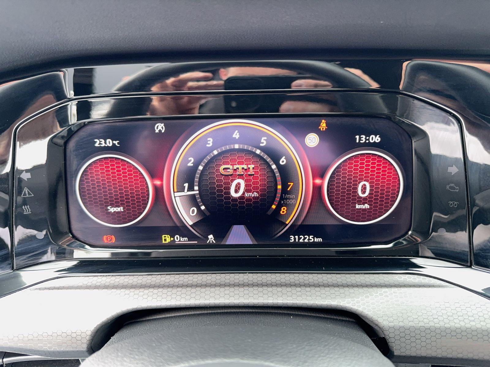 Volkswagen - Golf GTI_12