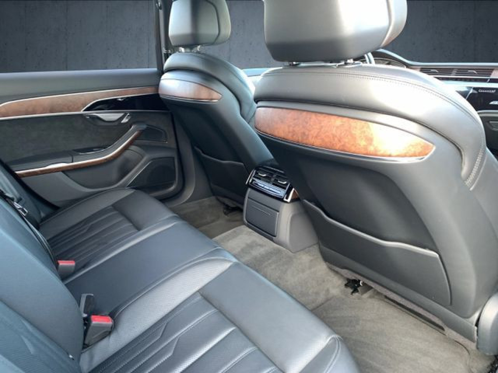 Audi - A8_20
