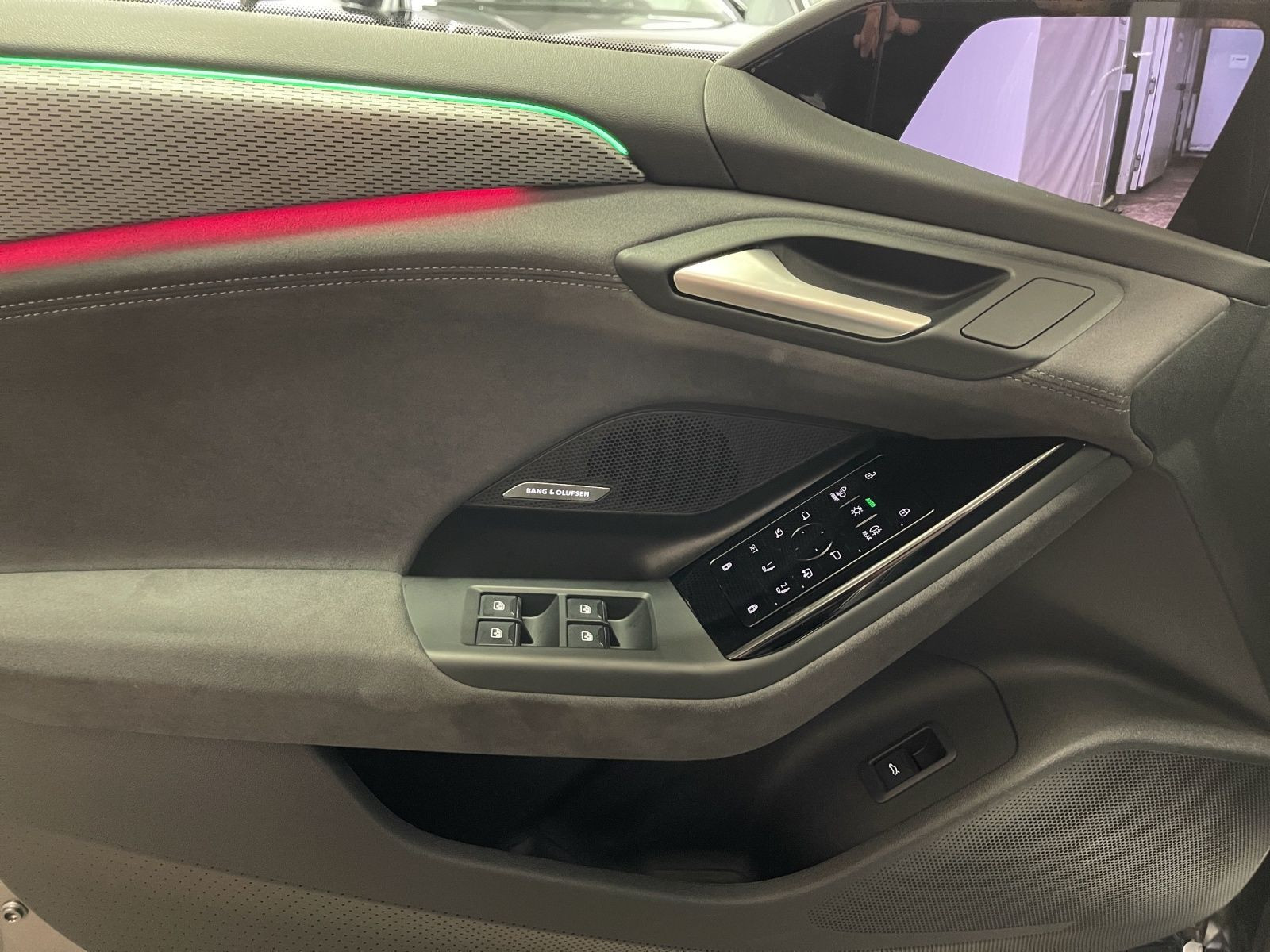 Audi - A6 Avant e-tron_12