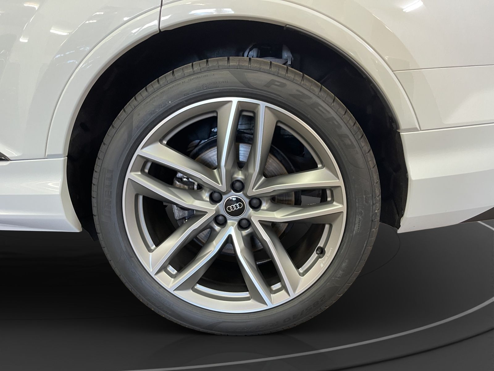 Audi - Q7_13