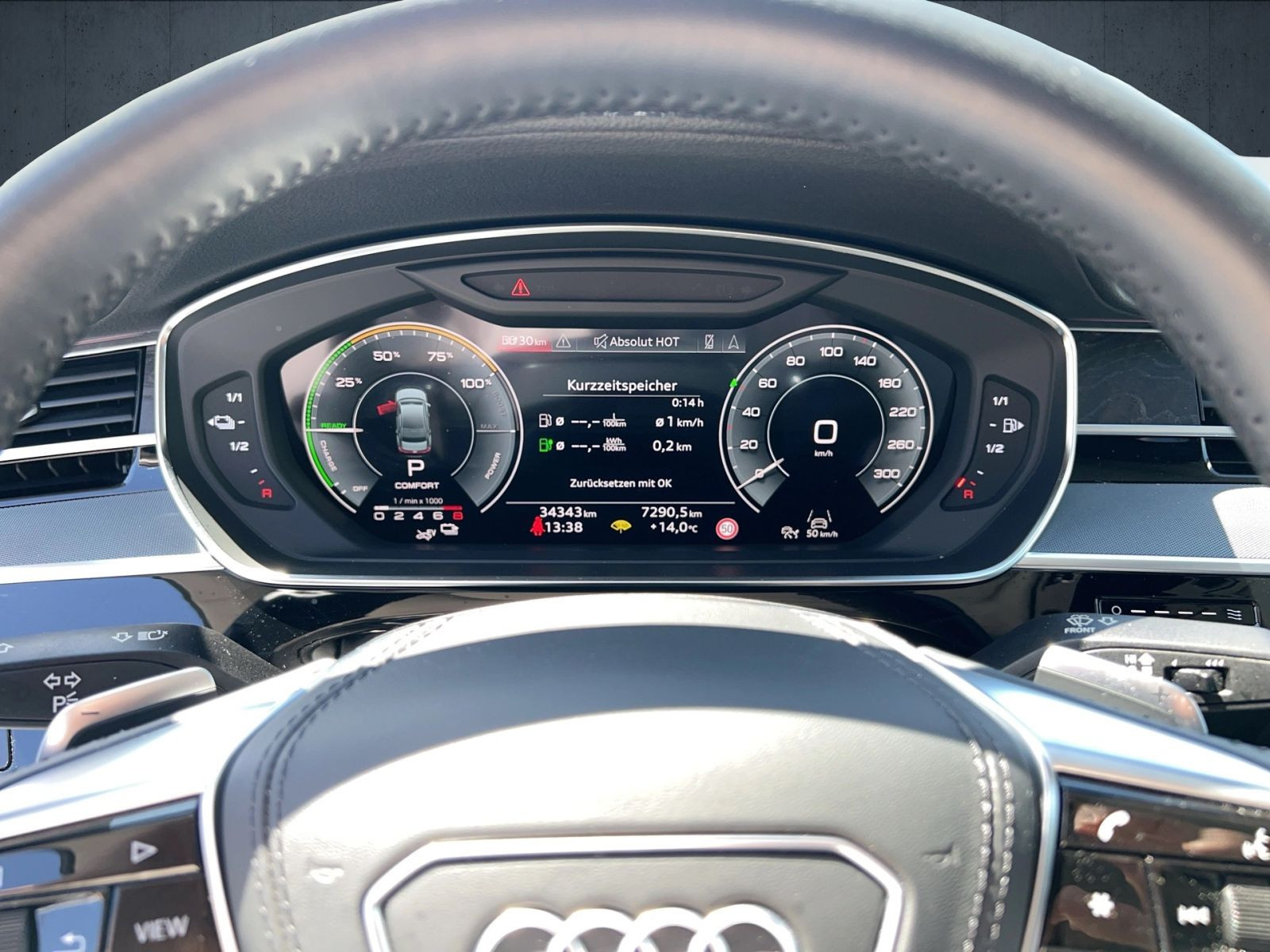 Audi - A8_12