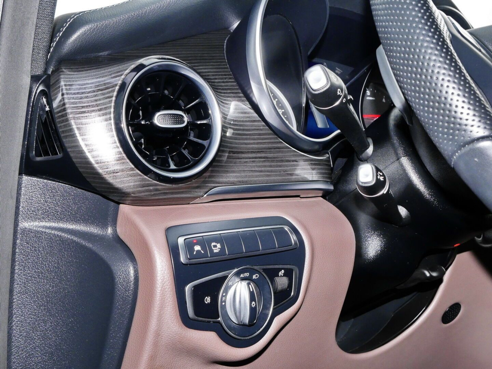 Mercedes-Benz - V 300_12
