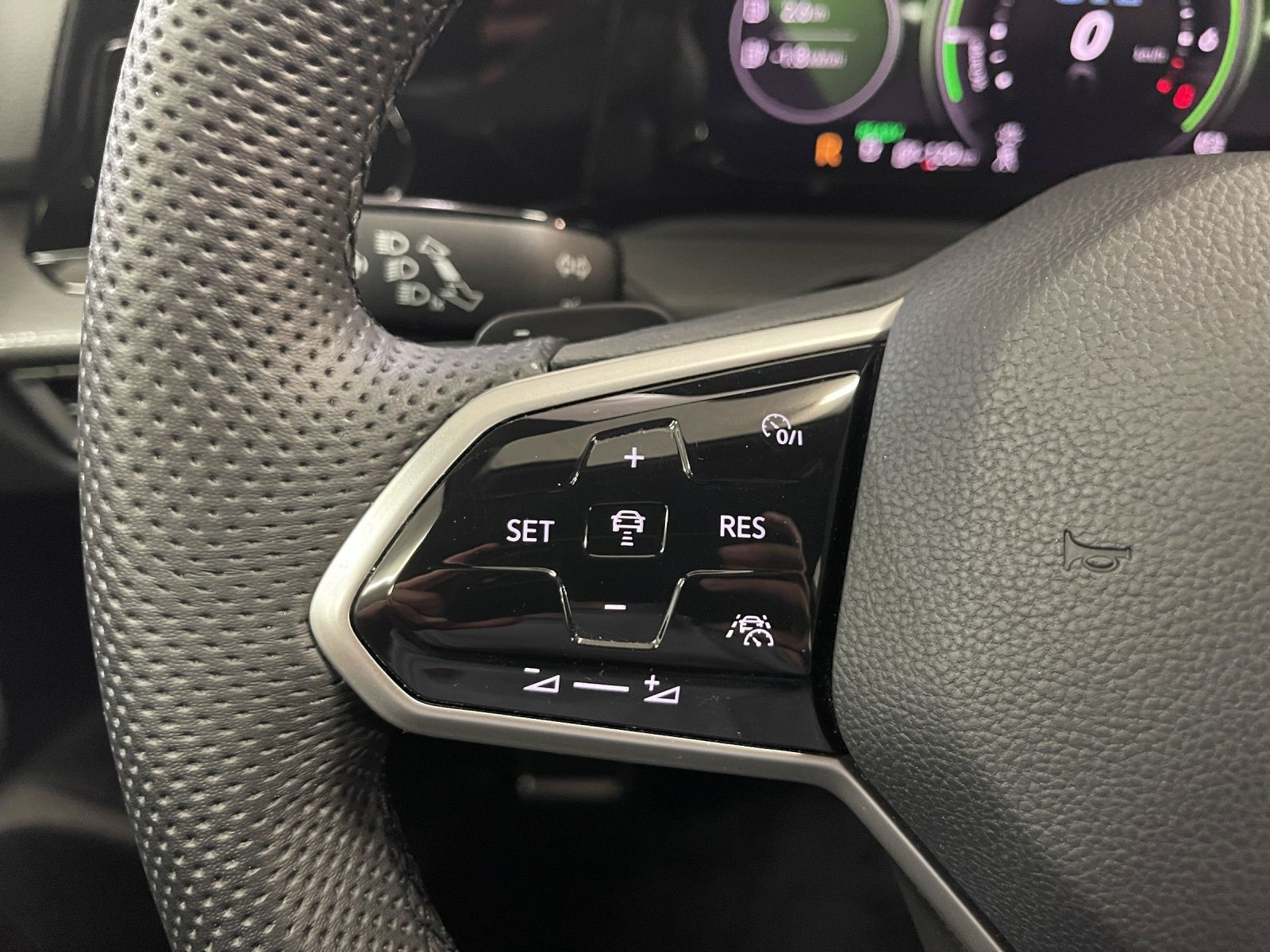Volkswagen - Golf_26
