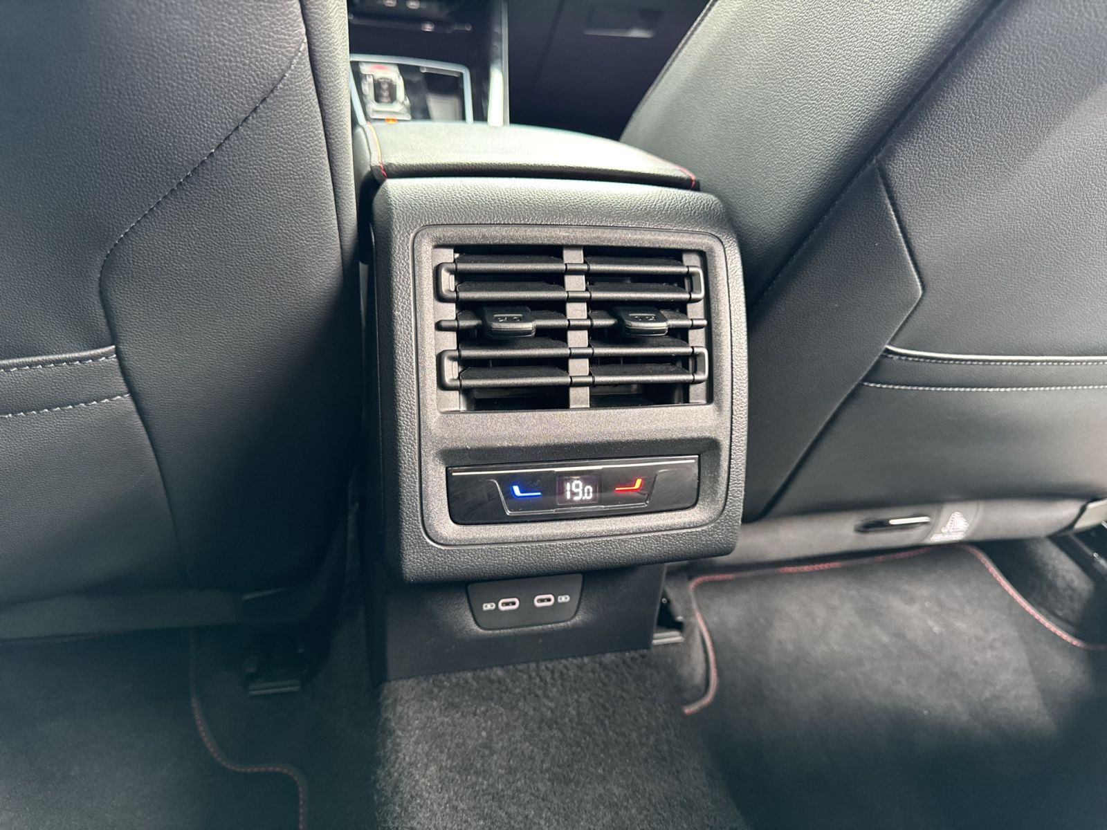 Volkswagen - Golf GTI_22