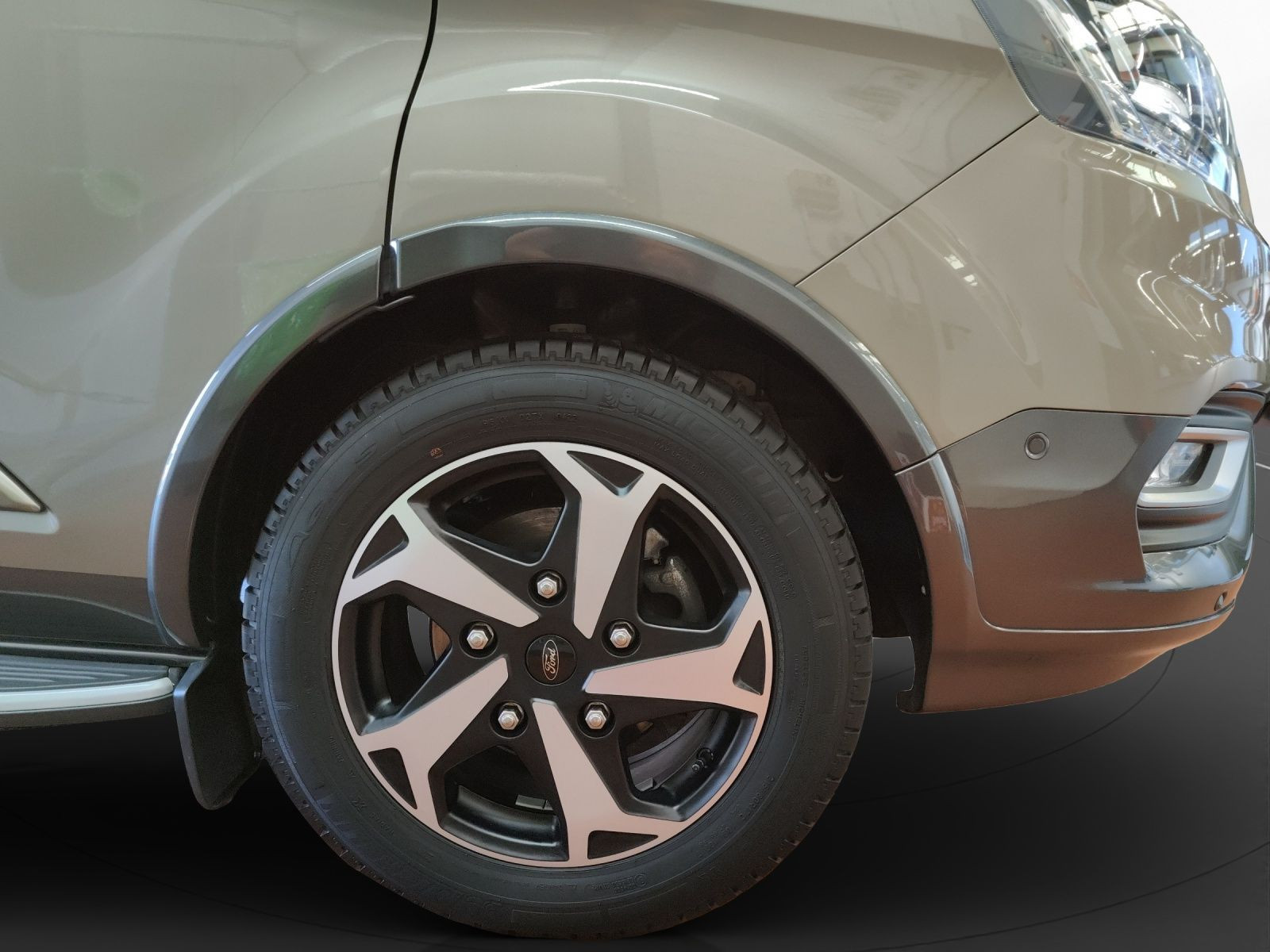 Ford - Tourneo Custom_11