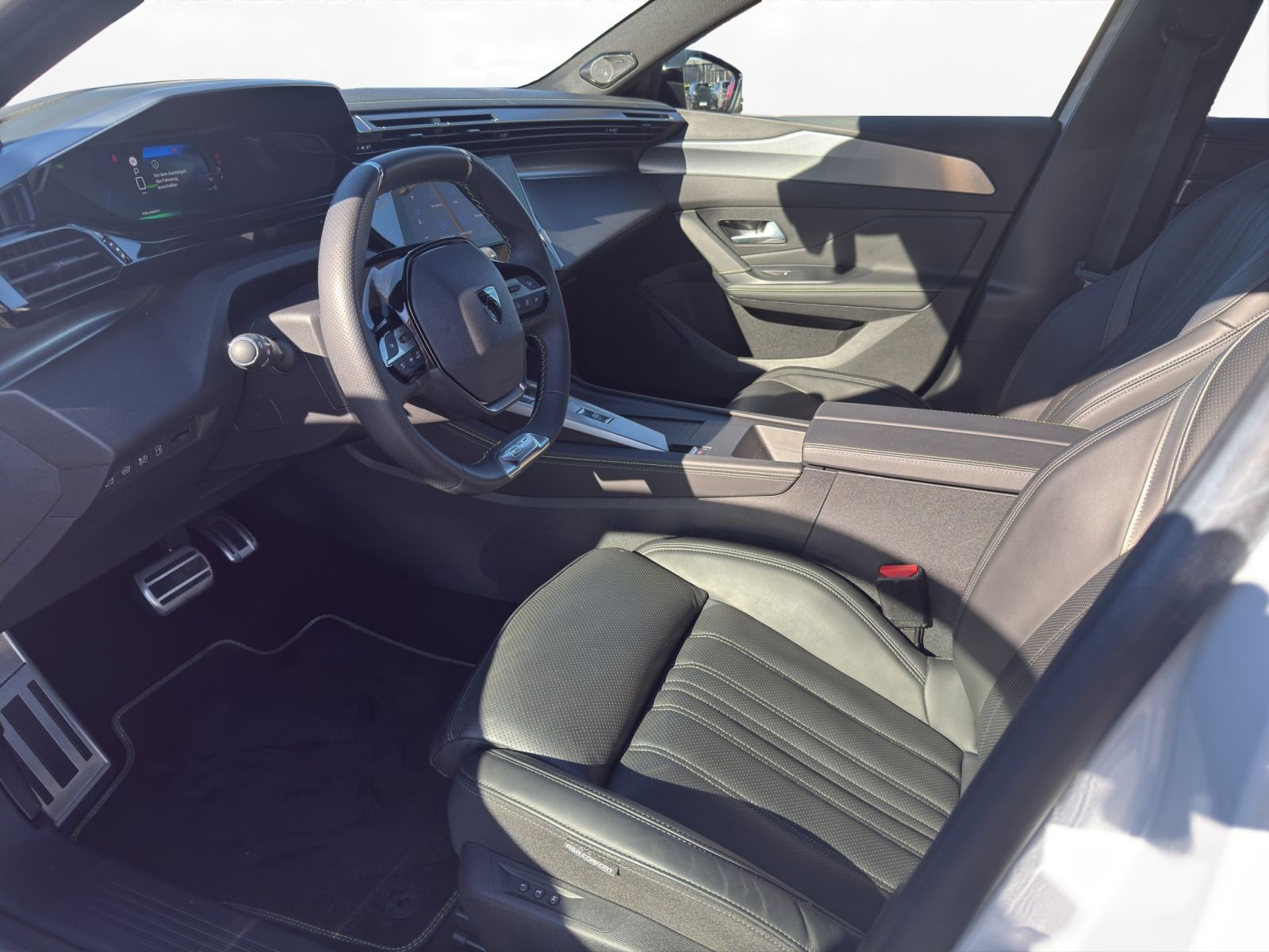 Peugeot - 408_11