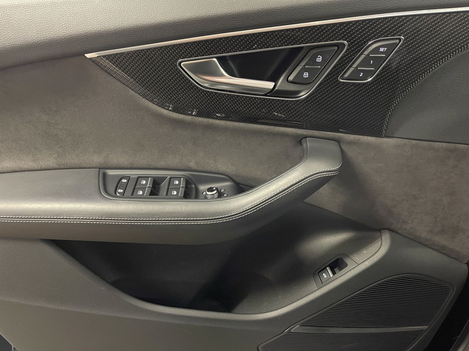 Audi - SQ7_12