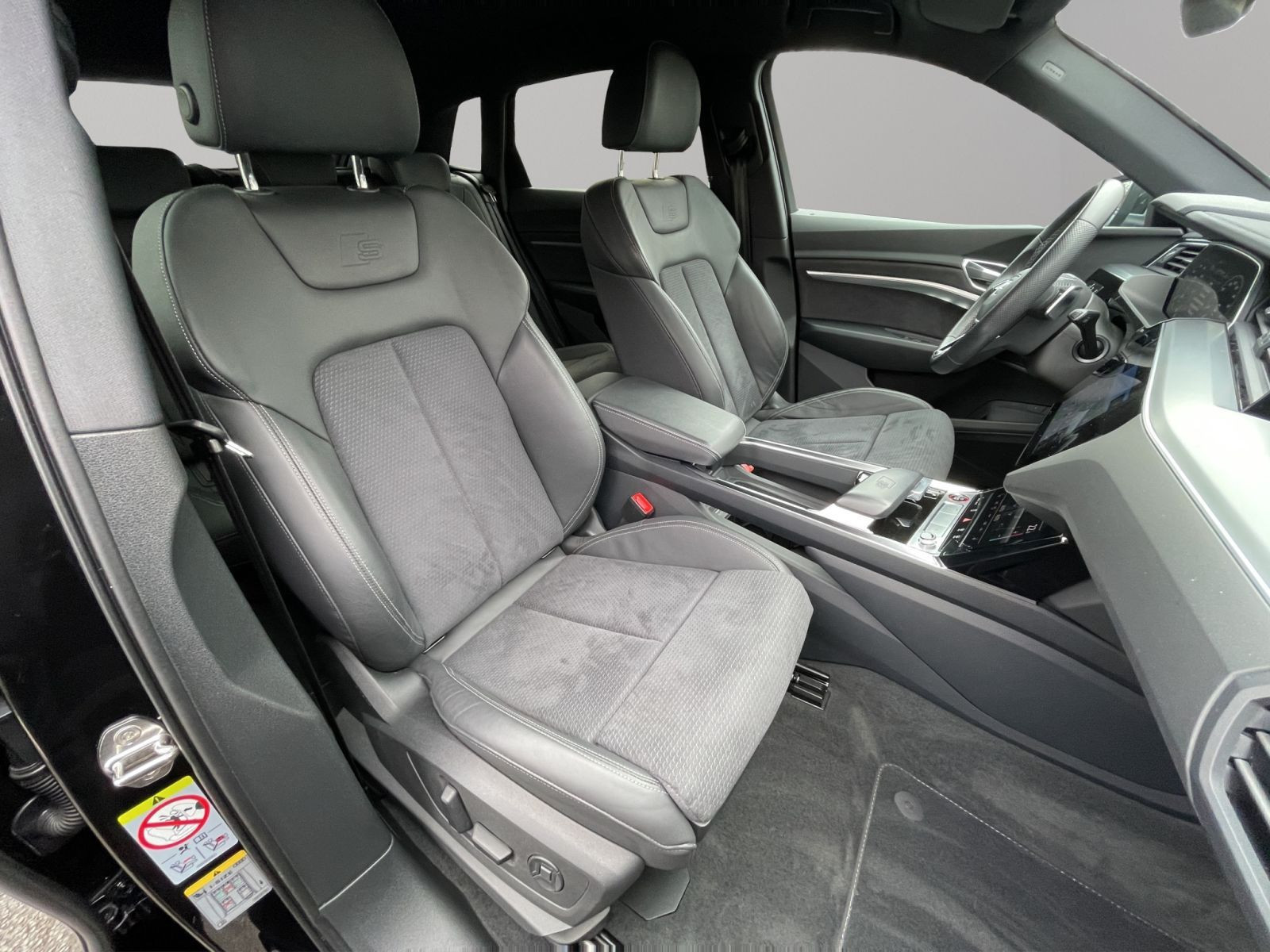 Audi - e-tron S_18
