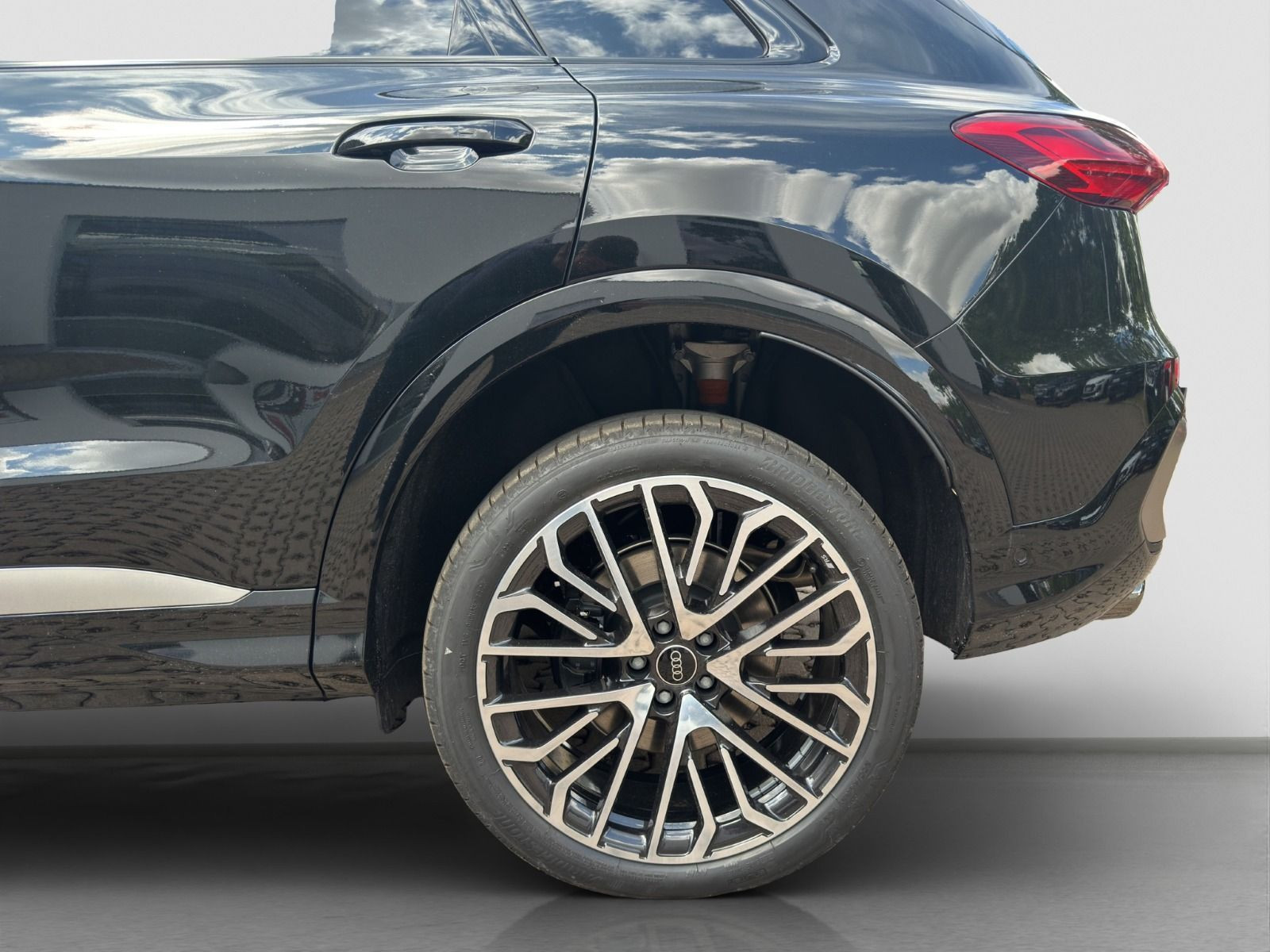 Audi - SQ5_25