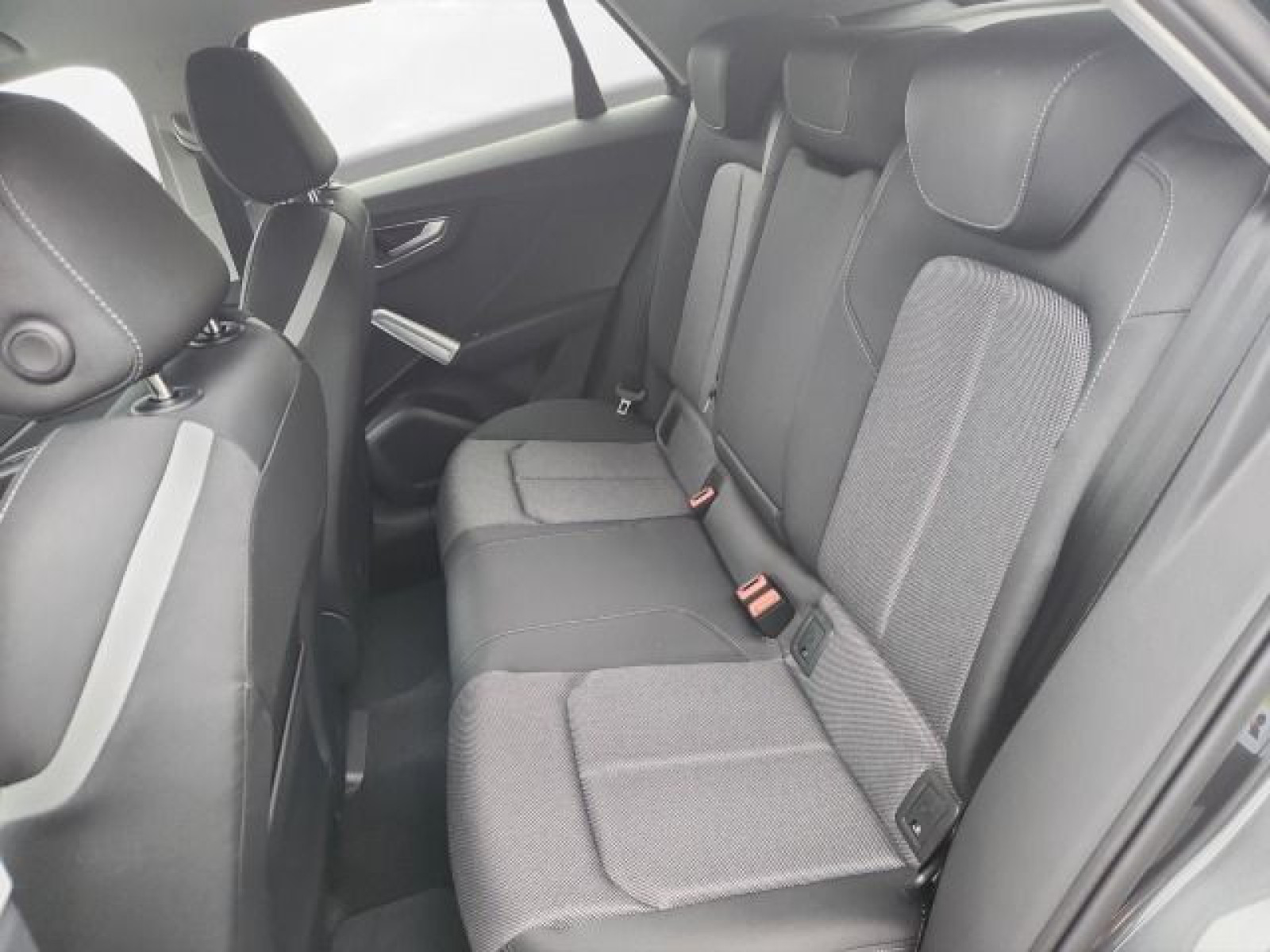 Audi - Q2_20