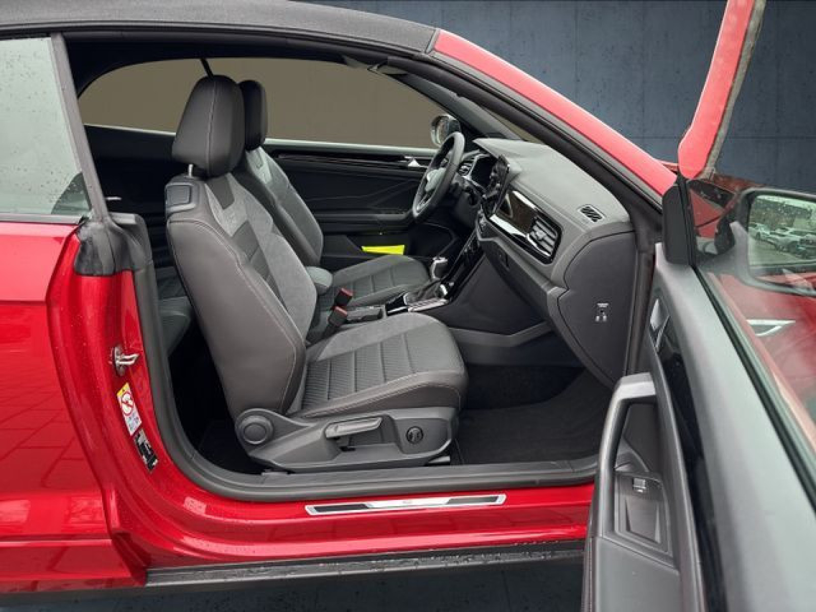 Volkswagen - T-Roc Cabriolet_17