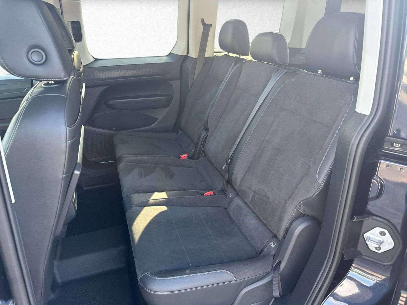 Volkswagen - Caddy_12