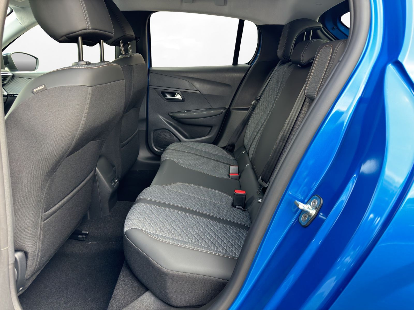 Peugeot - 208_12