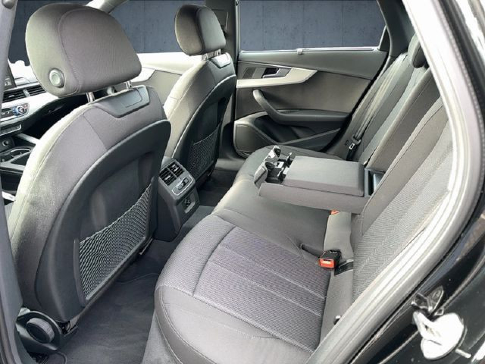 Audi - A4 Limousine_14