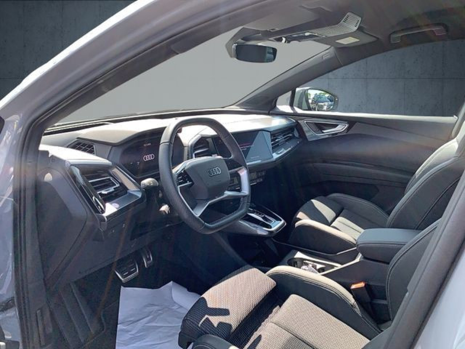 Audi - Q4 e-tron_12