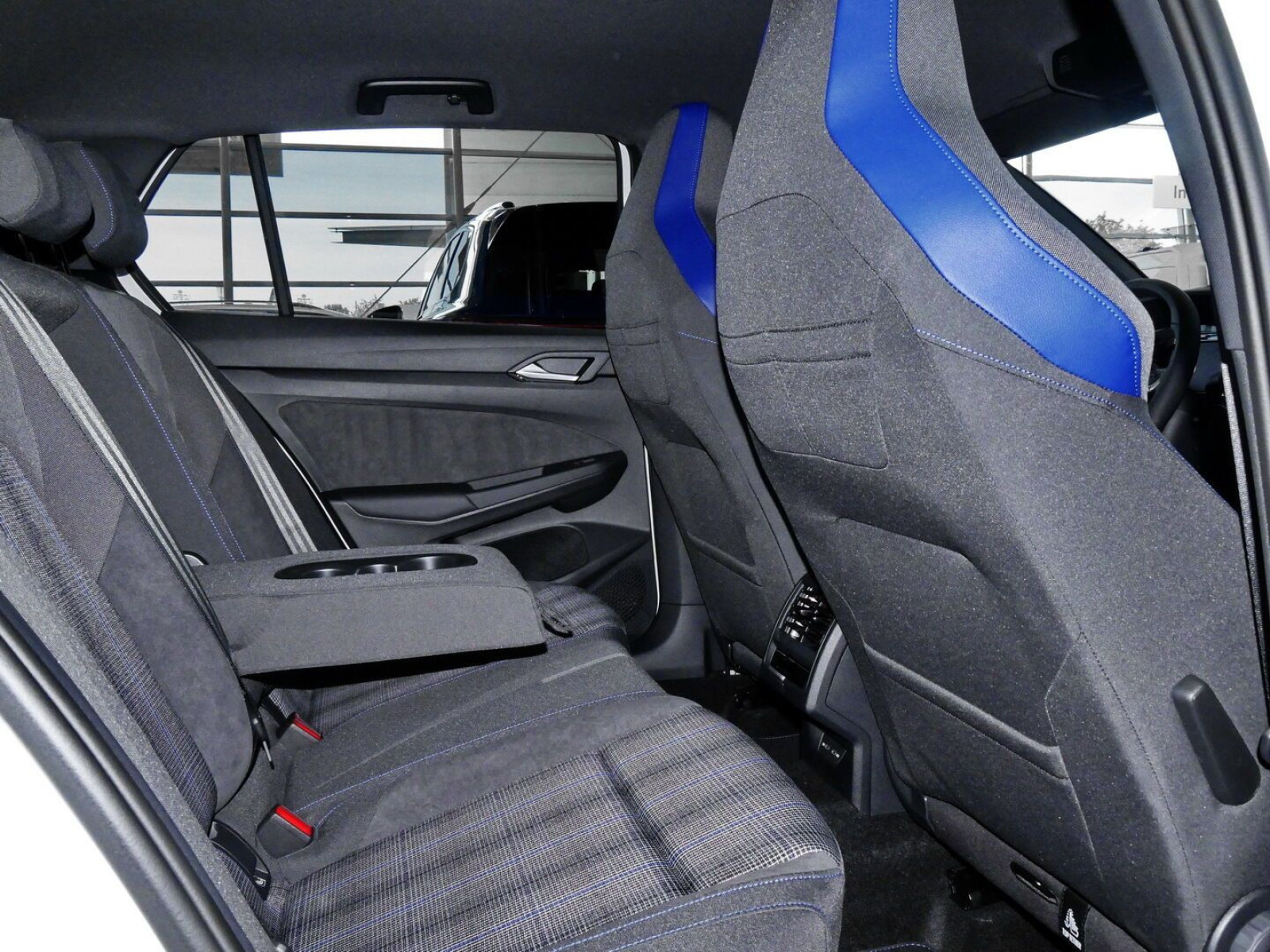 Volkswagen - Golf_9